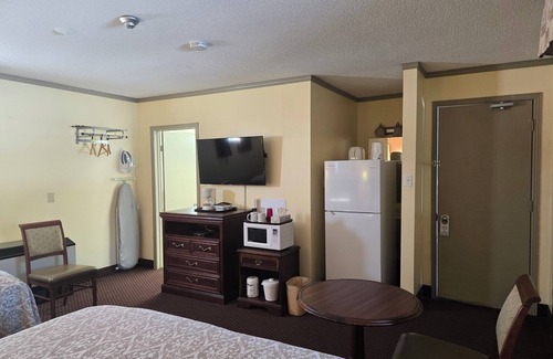 Algoma District Hotel | The Village Inn Motel