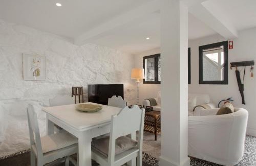 Canico Ski Chalet | The Village Loft