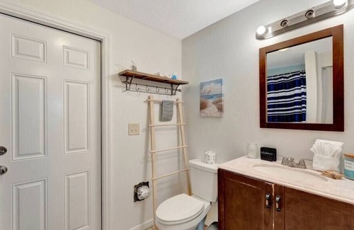 Madeira Beach Villa | The Villas at Madeira 2, Walk 2 Beach + Johns Pass