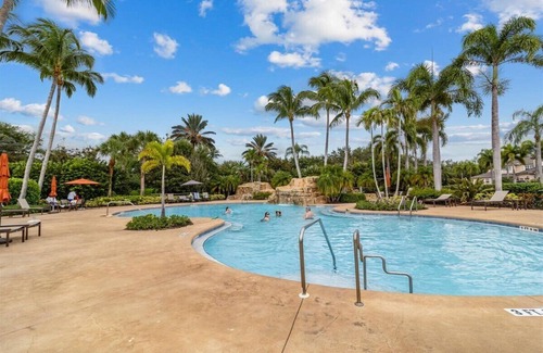 Vineyards Villa | The Vineyards, 2 King Beds, Sauna, Pool & Spann