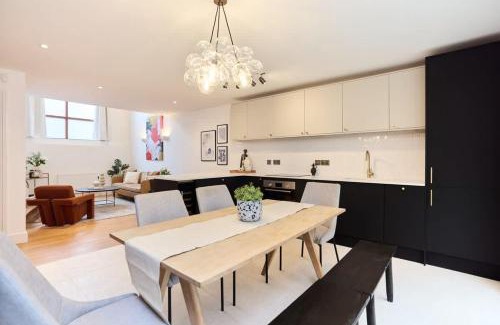 Abbey Road House | The Violet Hill Haven - 3BDR Home with Garden