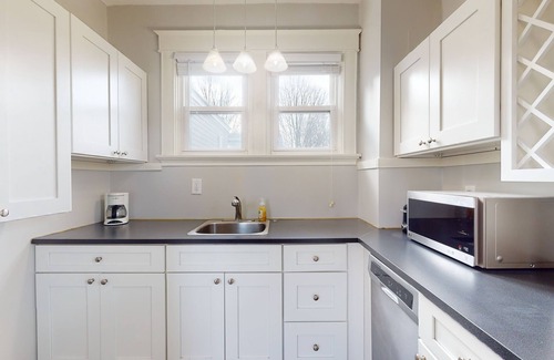 Hyde Park Apartment | The Vista View Villa 2 - Charming Retreat for 4! 10 Min to Downtown