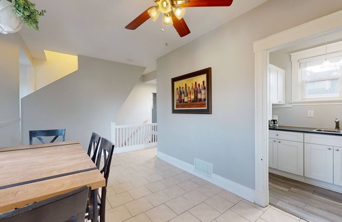 Hyde Park Apartment | The Vista View Villa 2 - Charming Retreat for 4! 10 Min to Downtown