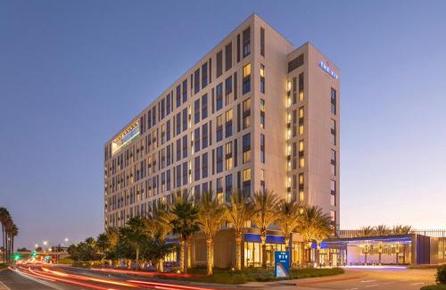 Anaheim Resort Hotel | The Viv Hotel, Anaheim, a Tribute Portfolio Hotel
