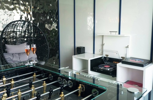 Streeterville Hotel | The Wade