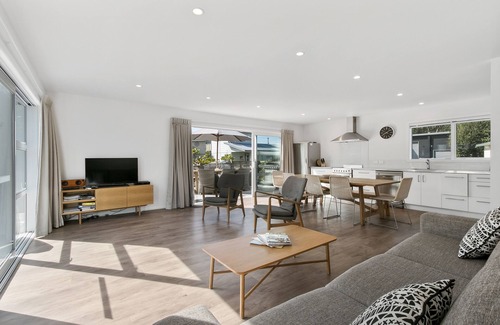 Waihi Beach Cottage | The Waihi Beach House - Waihi Beach Holiday Home