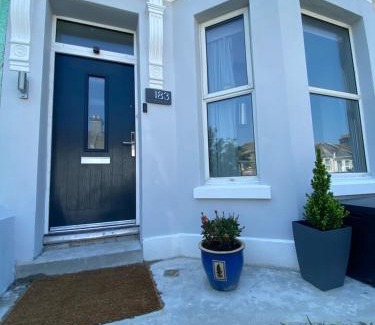 Stoke Apartment | The Walnut Suite lovely one bedroom flat in Stoke.