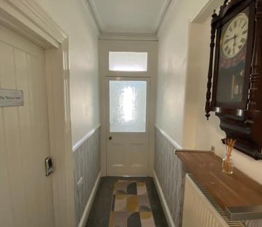 Stoke Apartment | The Walnut Suite lovely one bedroom flat in Stoke.