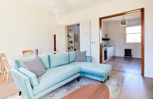 Harrow Road Apartment | The Walterton Sanctuary - Bright 3bdr Flat