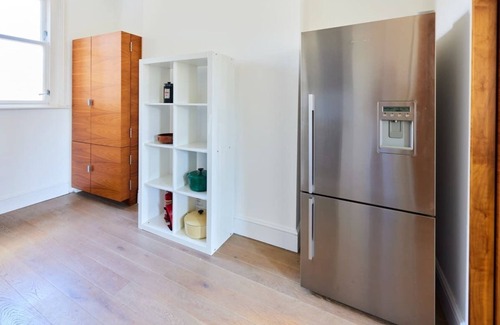Harrow Road Apartment | The Walterton Sanctuary - Bright 3bdr Flat