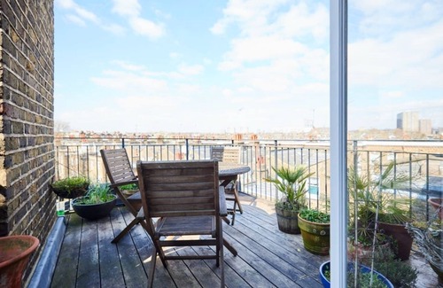 Harrow Road Apartment | The Walterton Sanctuary - Bright 3bdr Flat