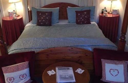 Birch Vale Bed & Breakfast | The Waltzing Weasel B&B