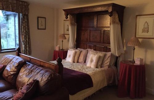Birch Vale Bed & Breakfast | The Waltzing Weasel B&B