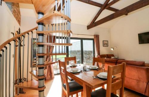 Lofthouse House | The Warren Barn