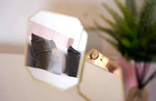 Warrington Apartment | The Warrington Hideaway - Pluxa Rose Gray