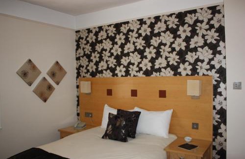 Warwick Town Centre Hotel | The Warwick Arms Hotel - The Coaching Inn Group