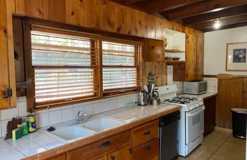 Tahoe Island House | The Washoe 3 bedroom Family unit(pets welcome)