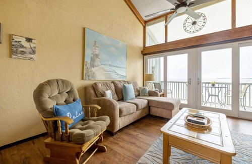 Cedar Key Condo | The water is so close, you'll think you're on a house boat!