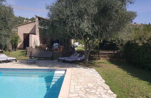 Trans-en-Provence Villa | The waterfall balcony
