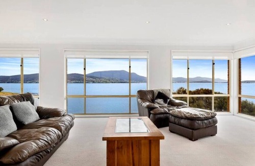 Tranmere House | The Waterfront, Amazing Hobart Views,Sleeps10