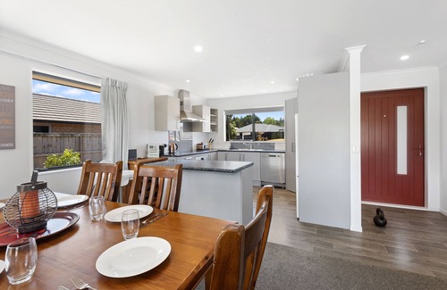 Ruakaka Cottage | The Waterfront Ruakaka - Ruakaka Holiday Home