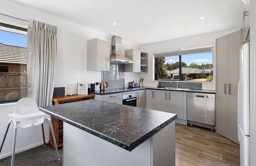 Ruakaka Cottage | The Waterfront Ruakaka - Ruakaka Holiday Home