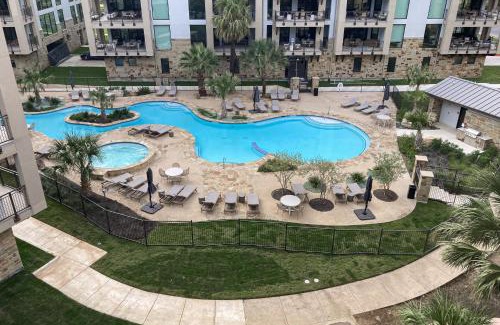 Horseshoe Bay Apartment | The Waters Condo Building 3 - Horseshoe Bay Hideaway