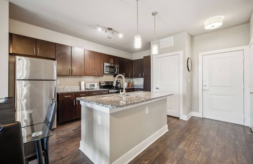 South Arlington Apartment | The Watson 340 I Comfy 2 Bed 1 Bath