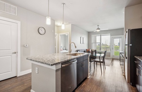 South Arlington Apartment | The Watson 340 I Comfy 2 Bed 1 Bath