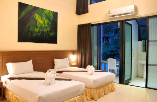 Nanai Road Hotel | The Wave Patong Boutique Hotel