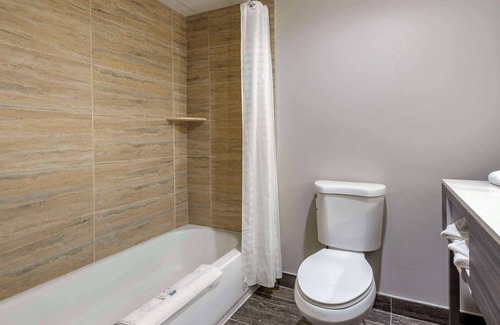 Wildwood Hotel | The Waves Hotel, an Ascend Collection Hotel