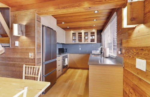 Aptos House | The Waves – Spacious, Stylish Beach Retreat Near Las Olas