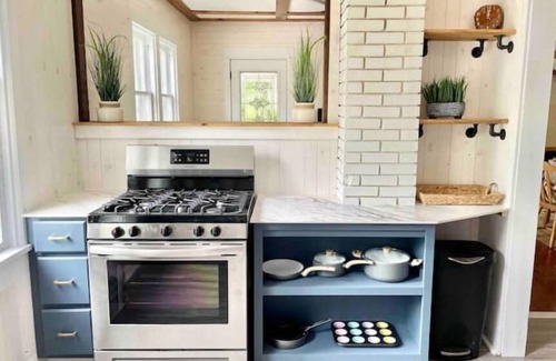 Beulah Cottage | THE WEEKENDER ↠ CRYSTAL LAKE GETAWAY
