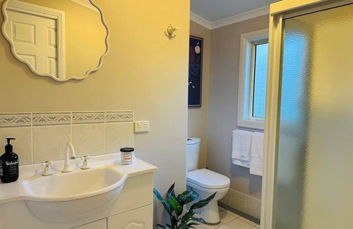 Cooperabung House | The WeeTreat - Telegraph Retreat Cottages