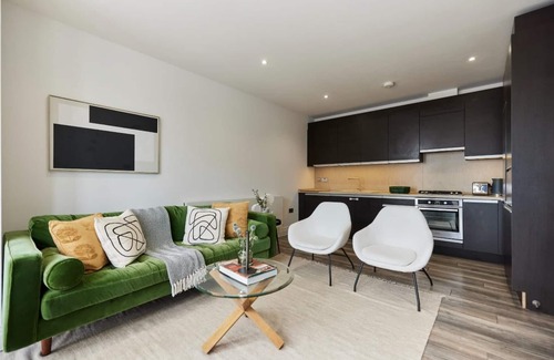 Harlesden Apartment | The Wembley Hideaway - Bright 2bdr Flat