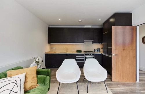 Harlesden Apartment | The Wembley Hideaway - Bright 2bdr Flat