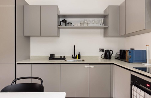 Wembley Central Apartment | The Wembley Hideout - Stylish 2bdr Flat With Balcony