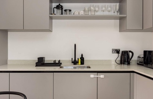 Wembley Central Apartment | The Wembley Hideout - Stylish 2bdr Flat With Balcony