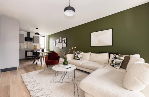 Wembley Central Apartment | The Wembley Hideout - Stylish 2bdr Flat With Balcony