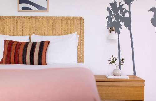 Tahquitz River Estates Hotel | The Wesley Studio 5 by AvantStay | Mid-Century Modern Queen Studio