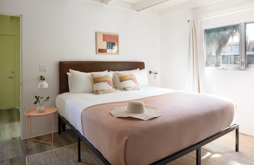 Tahquitz River Estates Hotel | The Wesley Suite 10 by AvantStay | Spacious 2BR/2BA Flat w/Full Kitchen