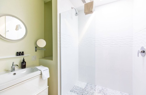 Tahquitz River Estates Hotel | The Wesley Suite 10 by AvantStay | Spacious 2BR/2BA Flat w/Full Kitchen