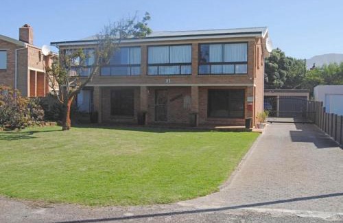 Sandbaai Apartment | The West End Hermanus