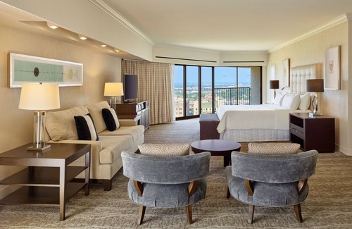 Crown Center District Hotel | The Westin Kansas City at Crown Center