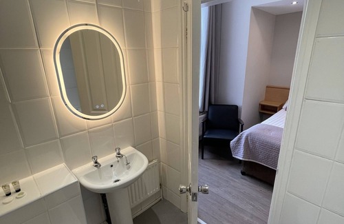 Manchester Hotel | The Westlynne Hotel & Apartments