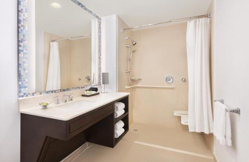 Beach Park Hotel | The Westshore Grand, A Tribute Portfolio Hotel, Tampa