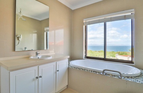 Westcliff Bed & Breakfast | The Whale's Tale Guesthouse