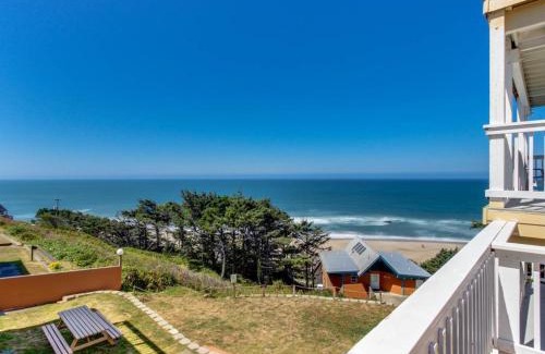 Lincoln City Apartment | The Whale -Upper