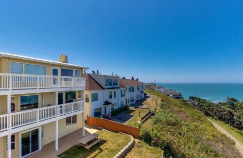 Lincoln City Apartment | The Whale -Upper