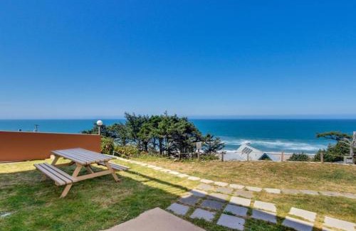 Lincoln City Apartment | The Whale -Upper